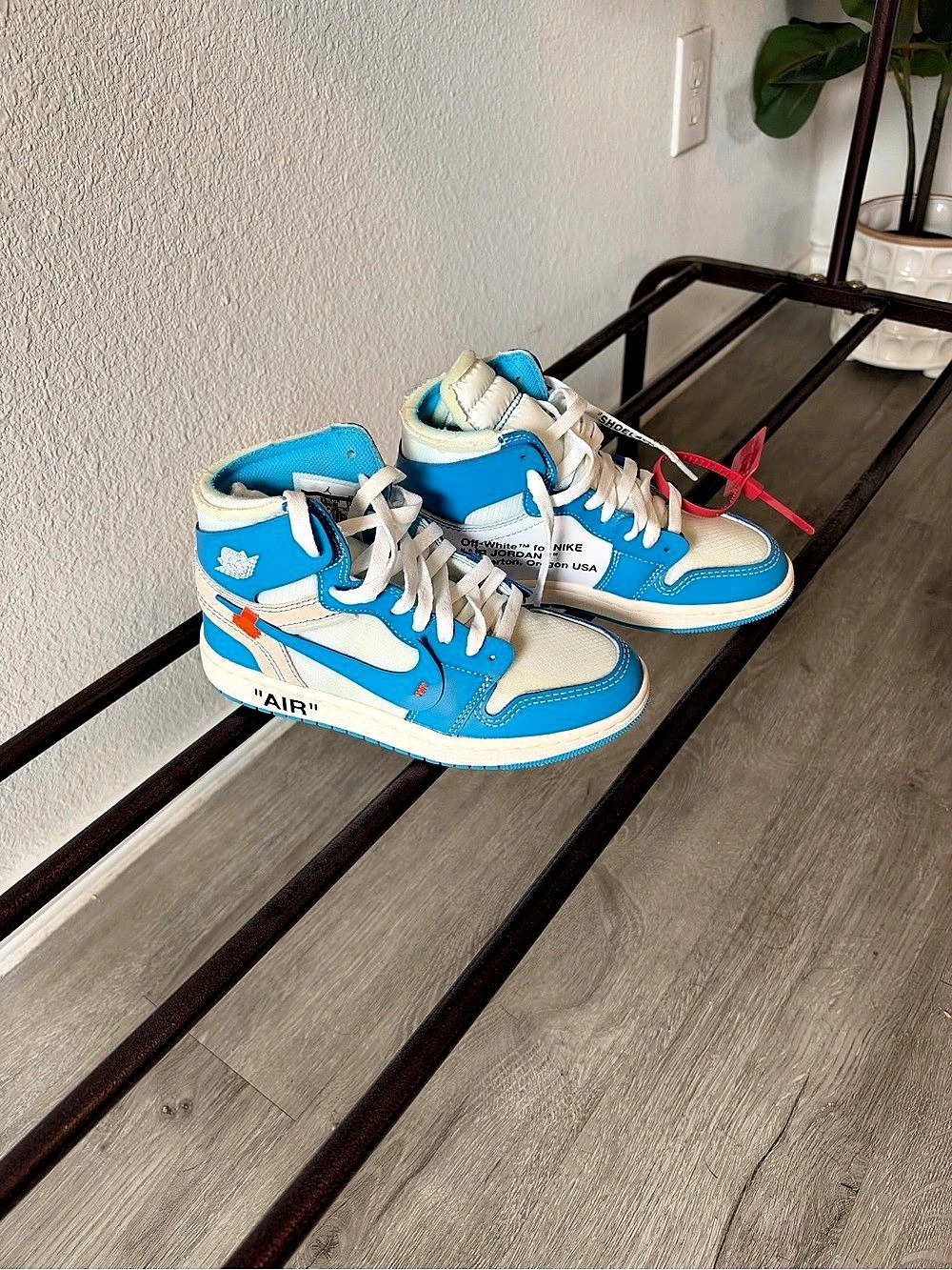 Nike Air Jordan 1 Off-White High-Top Sneakers in Blue & White Like New